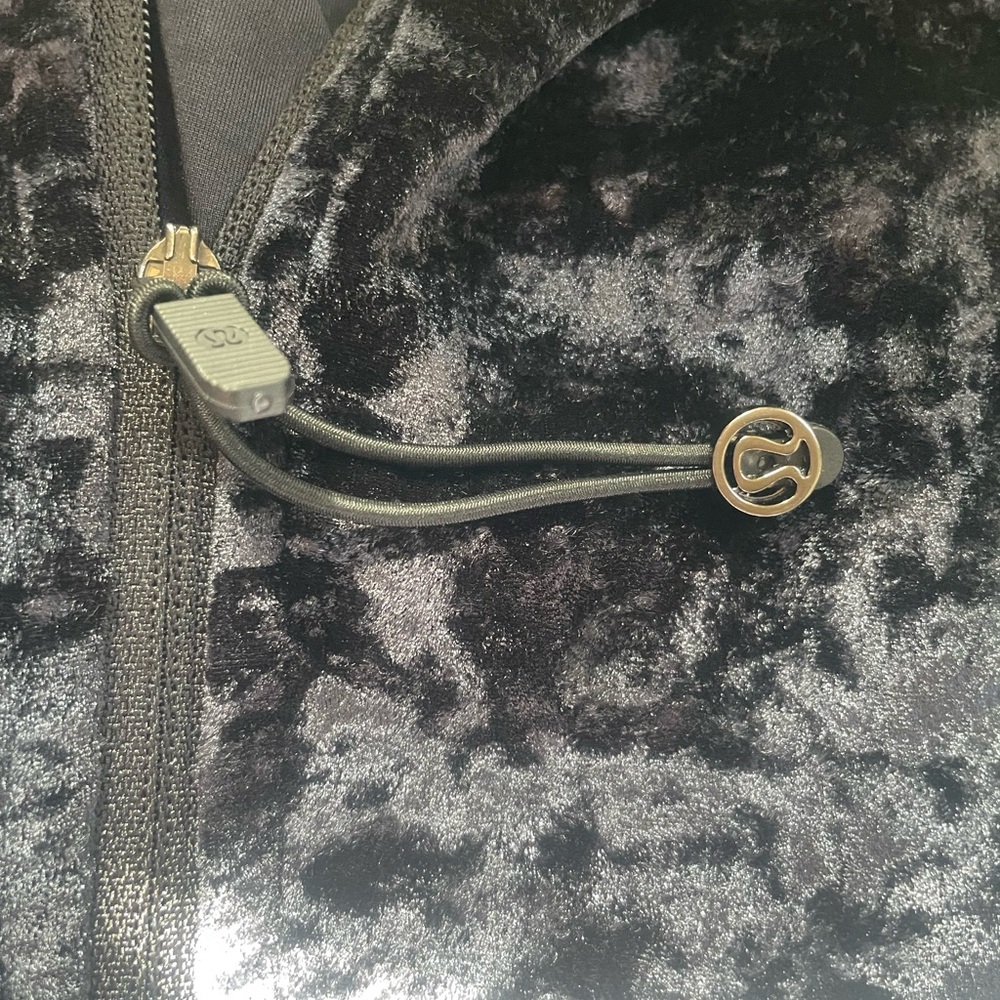 Rare Lululemon Define Black Crushed Velvet Jacket Size 10 - Picture 7 of 7